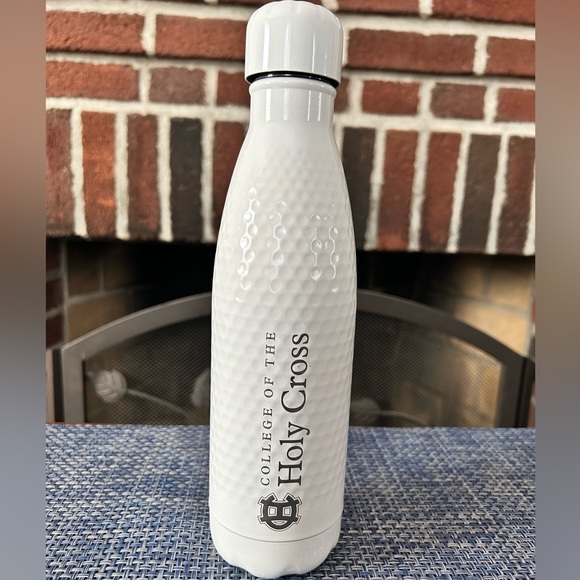 College of the Holy Cross 17oz/500ml S’Well Bottle with bumper and travel handle - Picture 3 of 9